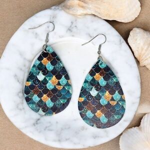 NEW Teardrop Mermaid Scale Faux Leather Fashion‎ Beach Summer Earrings
